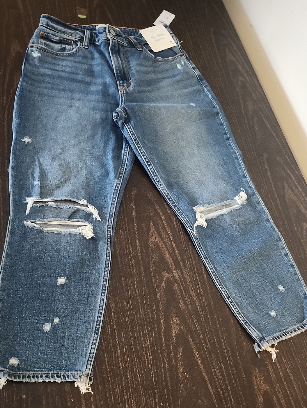 NWT Abercrombie & Fitch The Mom High Rise Cropped Jeans Size 6 / 28 - Picture 2 of 8